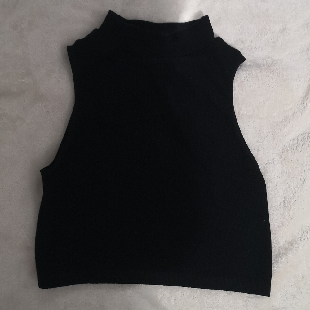 Turtle neck crop top